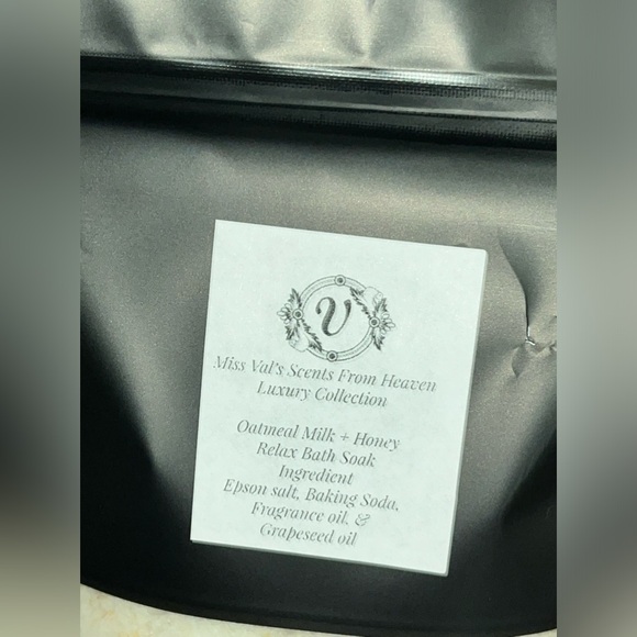 Oatmeal Milk + Honey Bath Salt Miss Val’s Heavenly Scent - Picture 4 of 5